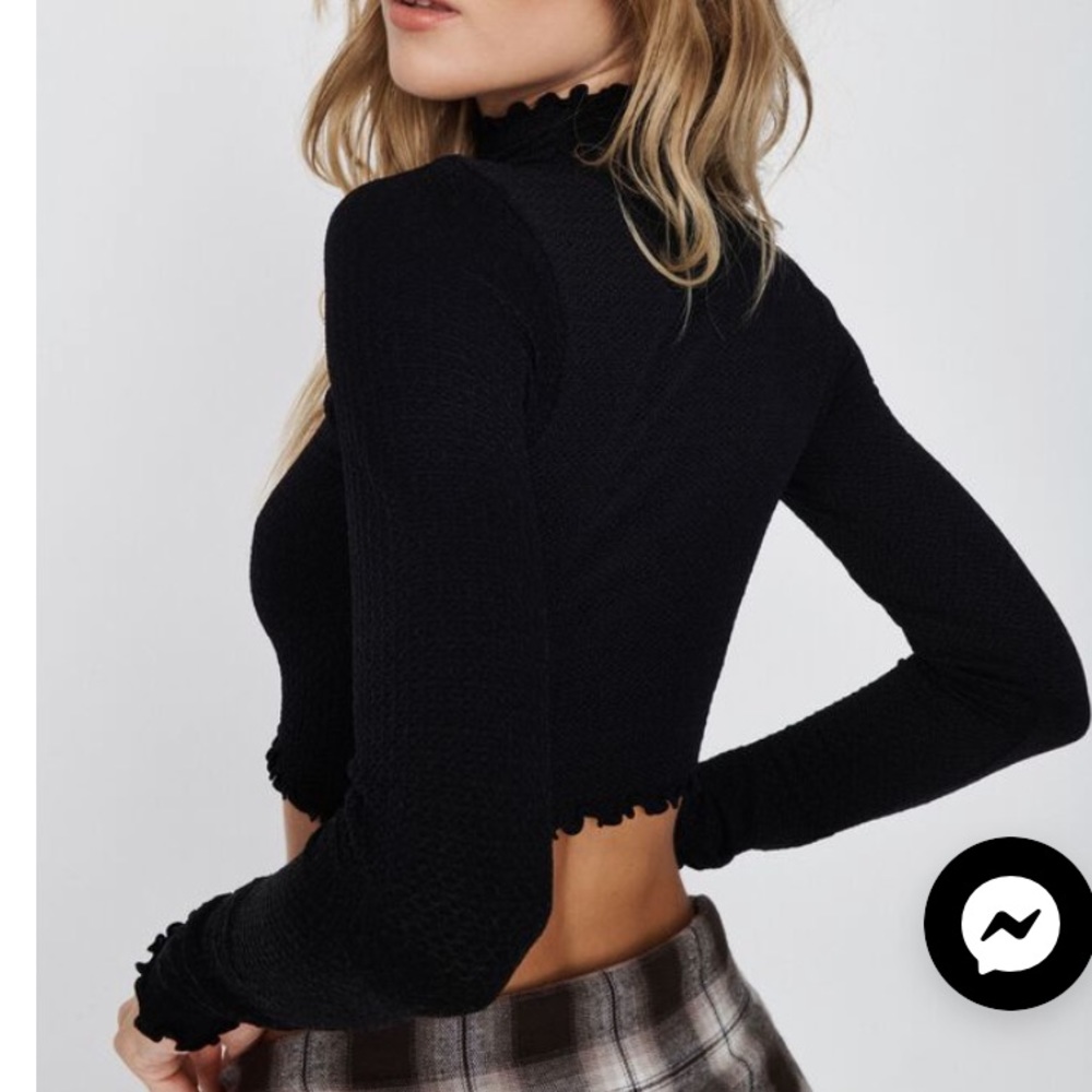 Garage Seamless Lettuce Edge Long Sleeve Crop Turtleneck